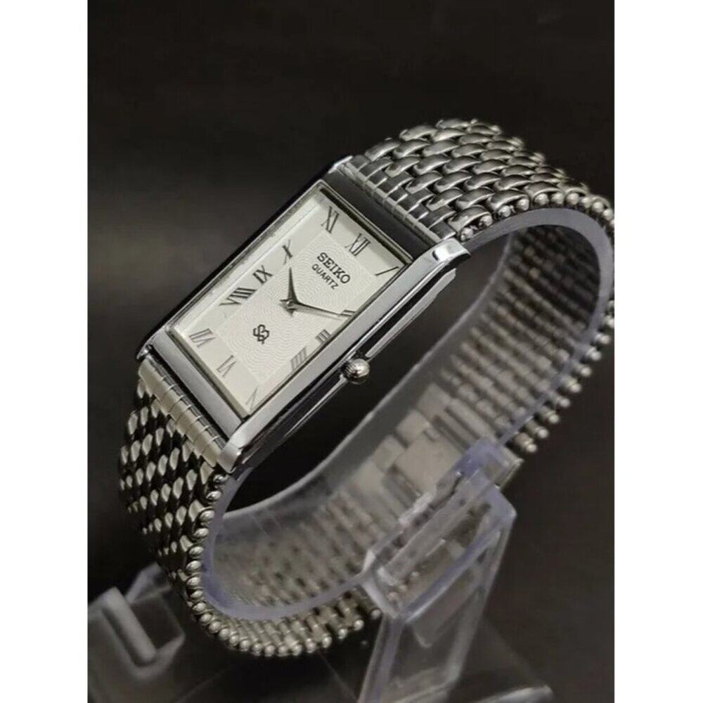 Vintage Style Seiko Quartz Mens Silver Watch & White accents W/ Metal Strap - Picture 5 of 7